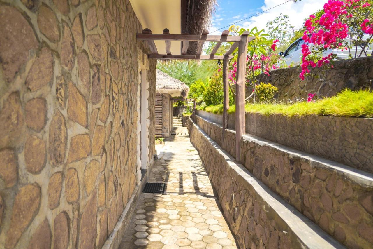Theodor Hotel Labuan Bajo Extérieur photo