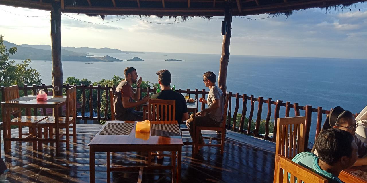Theodor Hotel Labuan Bajo Extérieur photo