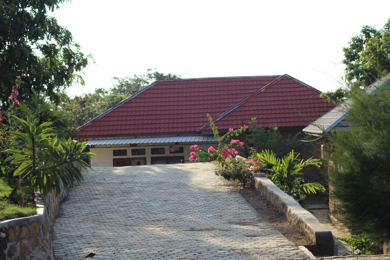Theodor Hotel Labuan Bajo Extérieur photo